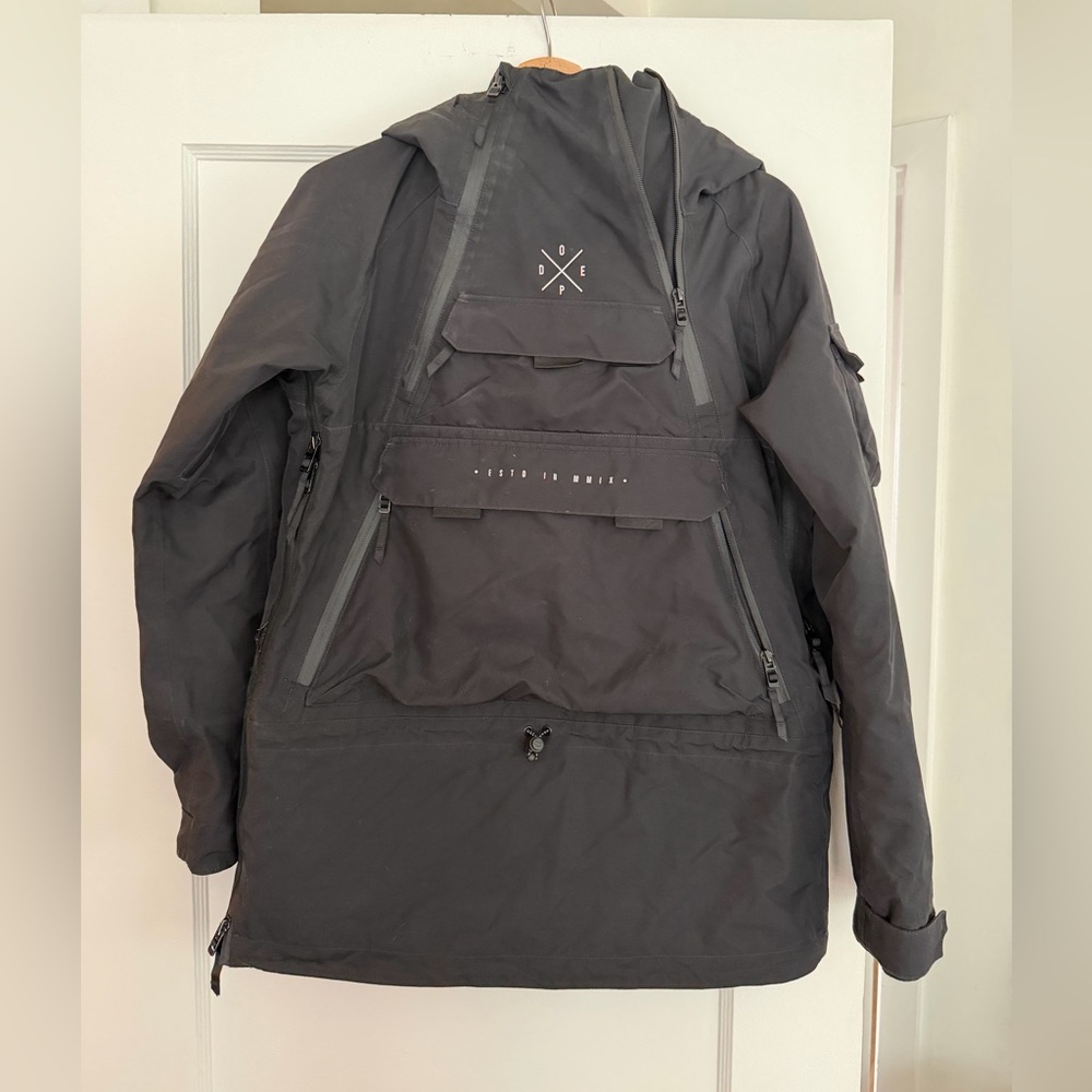 Dope Akin Women’s small